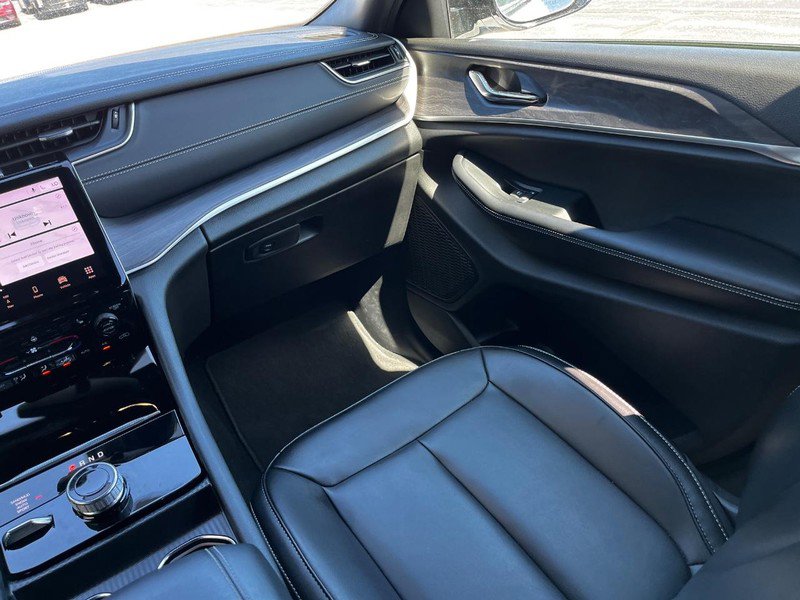 Used 2024 Jeep Grand Cherokee Limited image 7