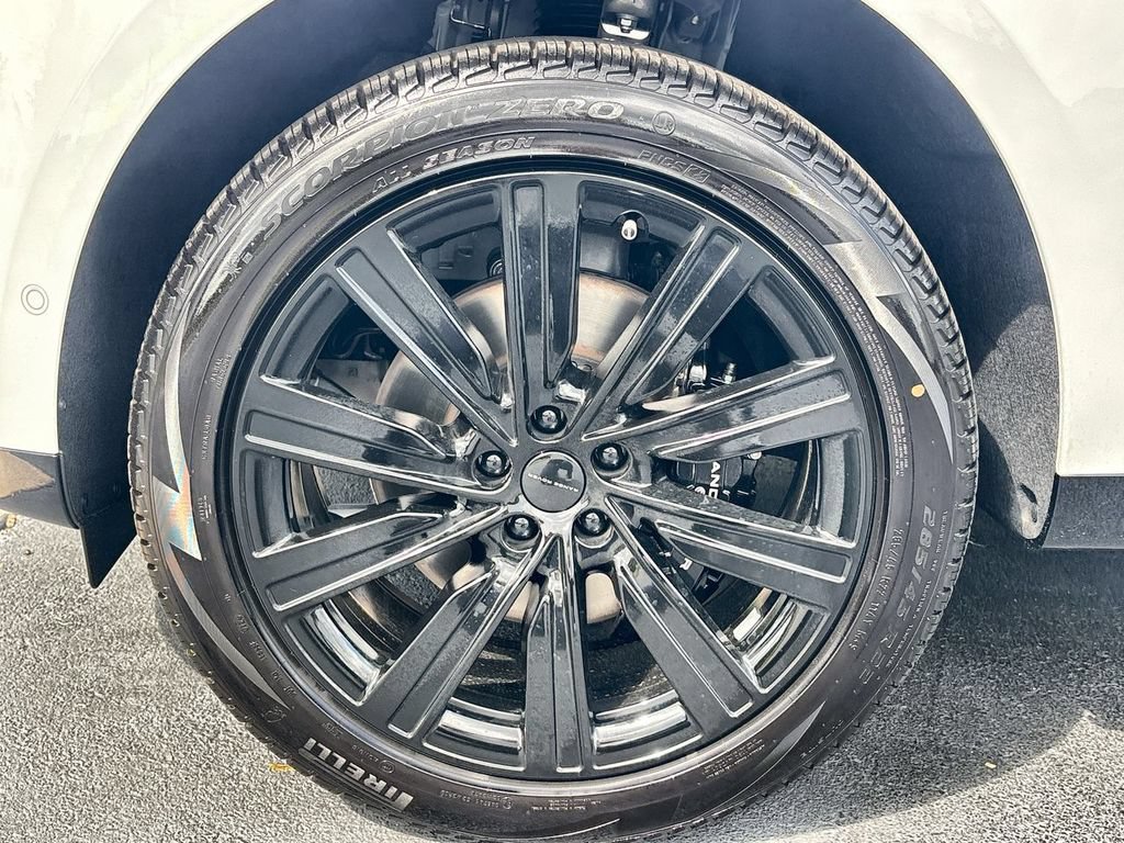 New 2026 Land Rover Range Rover Long Wheelbase SE AWD/4WD image 10