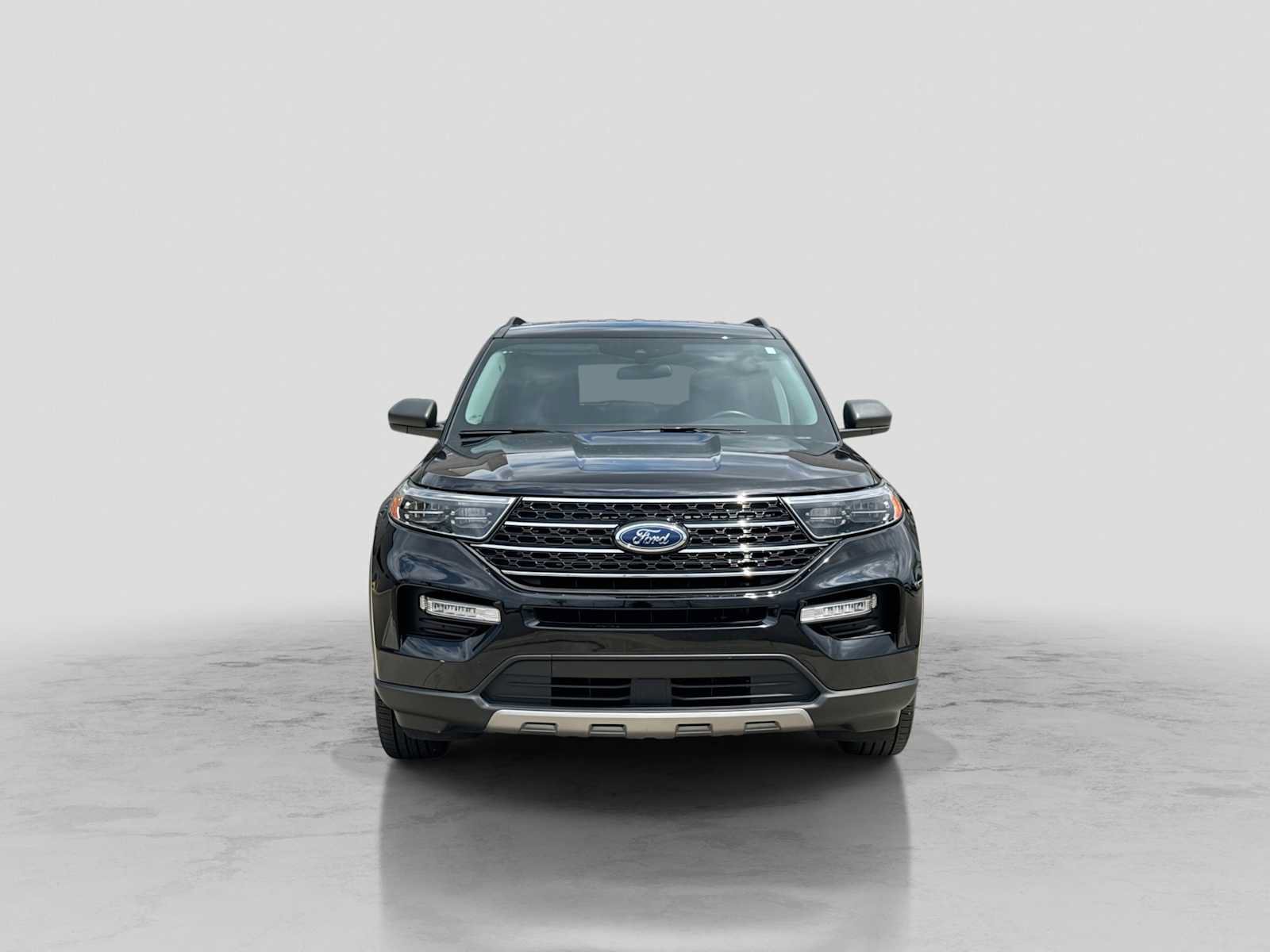 Certified 2023 Ford Explorer XLT w/ Equipment Group 202A AWD/4WD image 9