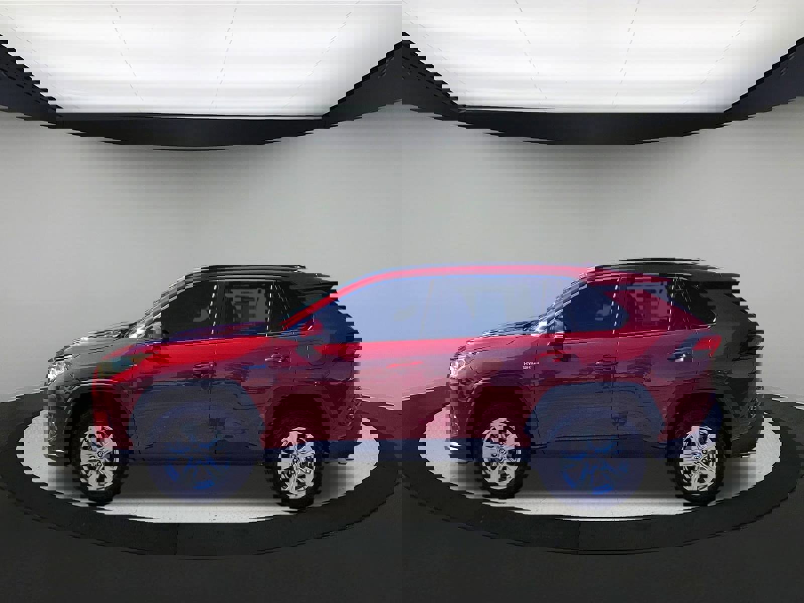 Used 2021 Toyota RAV4 XLE w/ XLE Grade Weather Package image 5