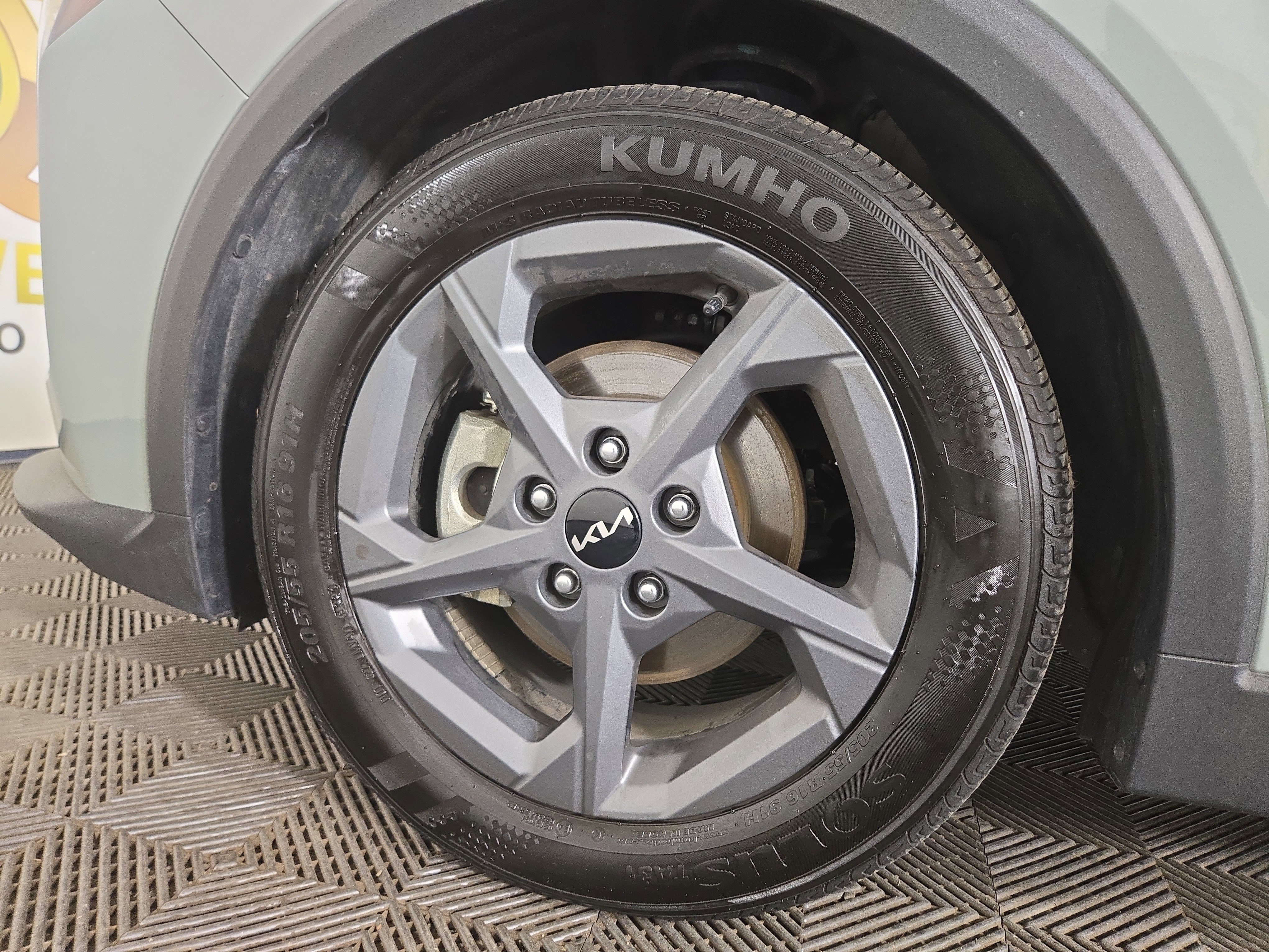 Used 2025 Kia K4 LXS image 32