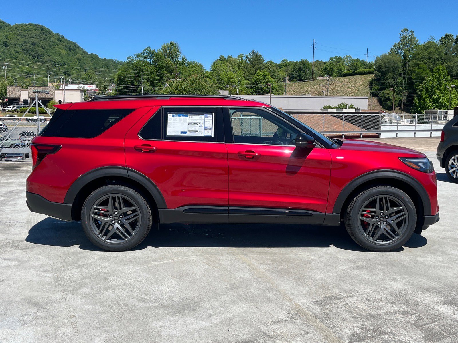 New 2026 Ford Explorer ST-Line w/ ST-Line Street Pack AWD/4WD image 2