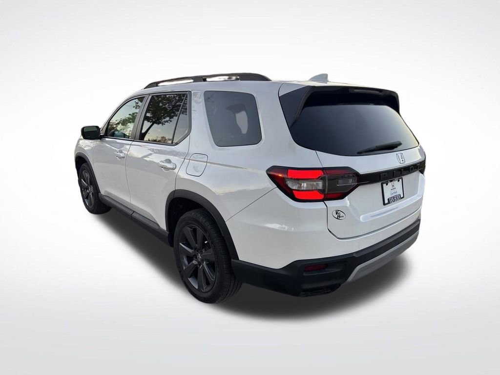 Used 2023 Honda Pilot Sport image 3