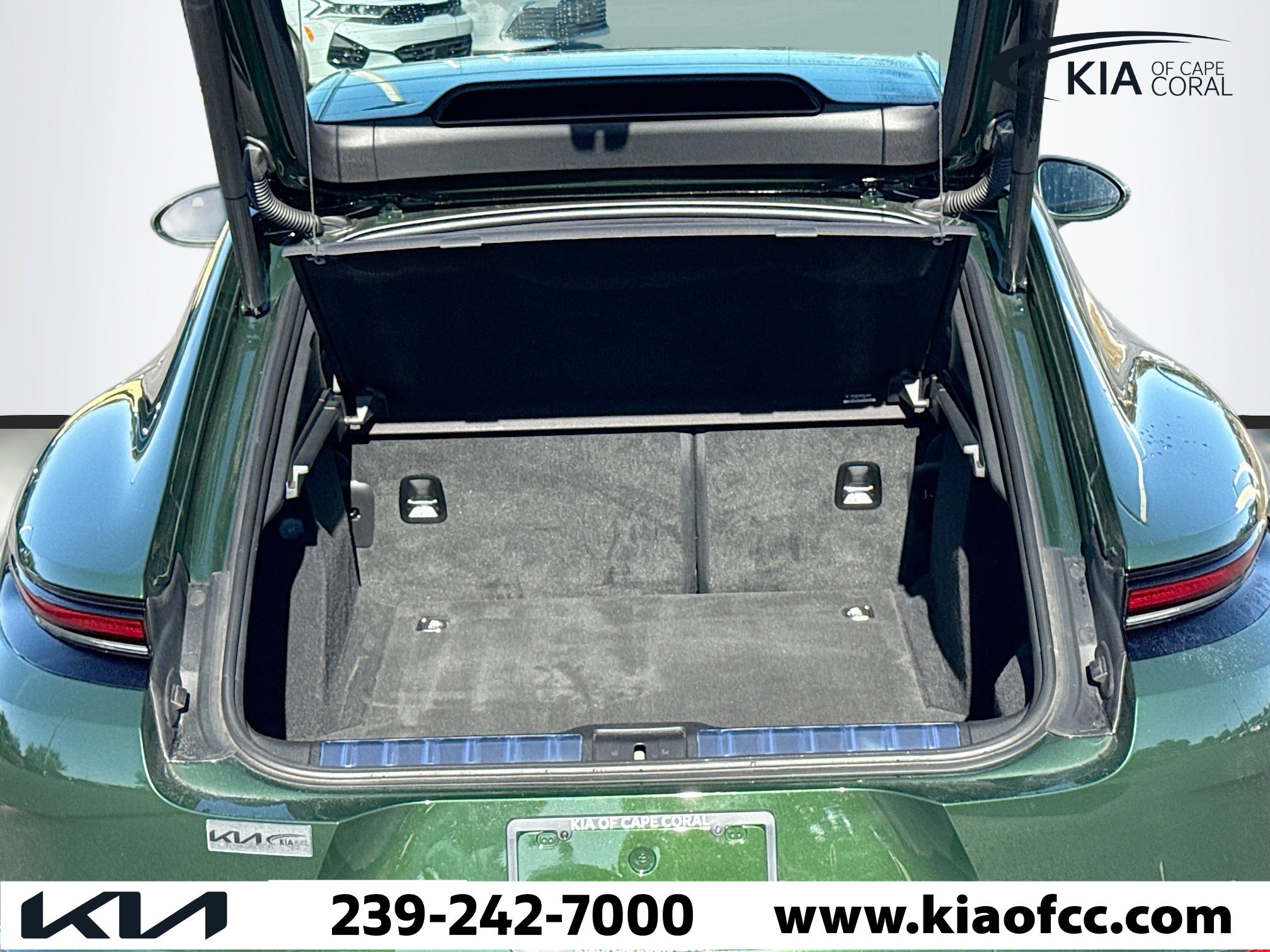 Used 2025 Porsche Panamera 4 image 12