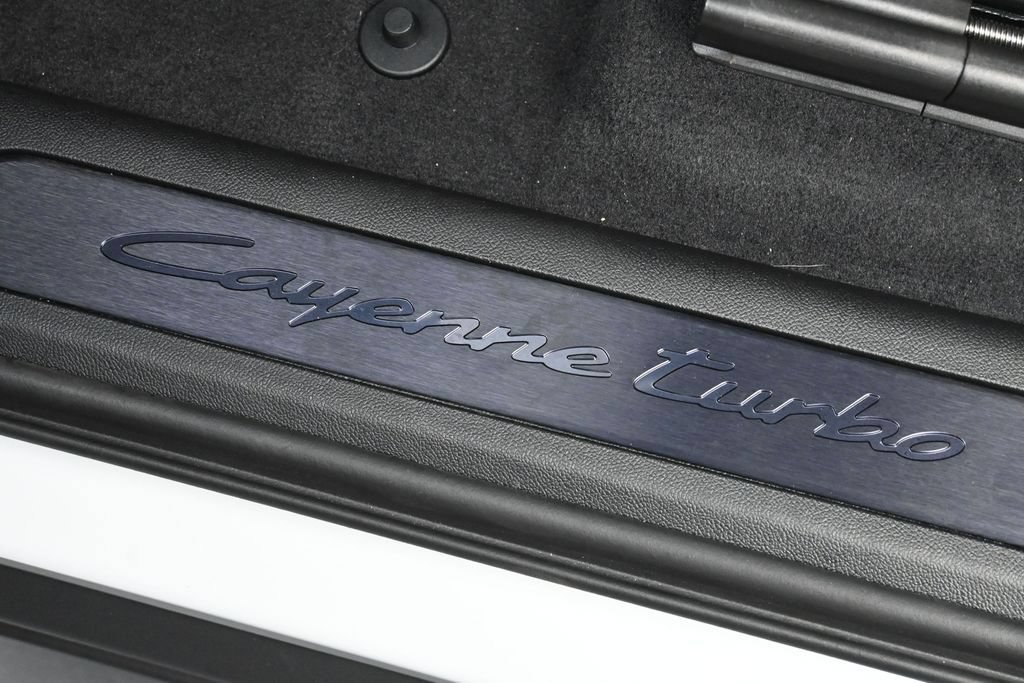 Certified 2025 Porsche Cayenne Turbo AWD/4WD image 27