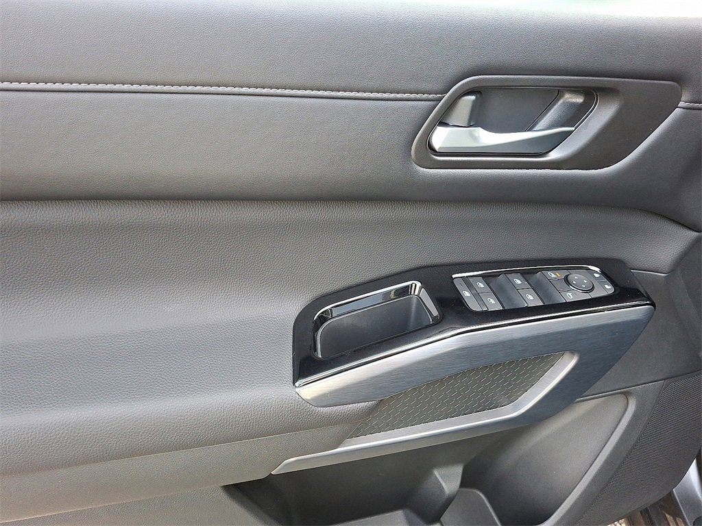 Certified 2025 Nissan Pathfinder SL w/ SL Premium Package image 14