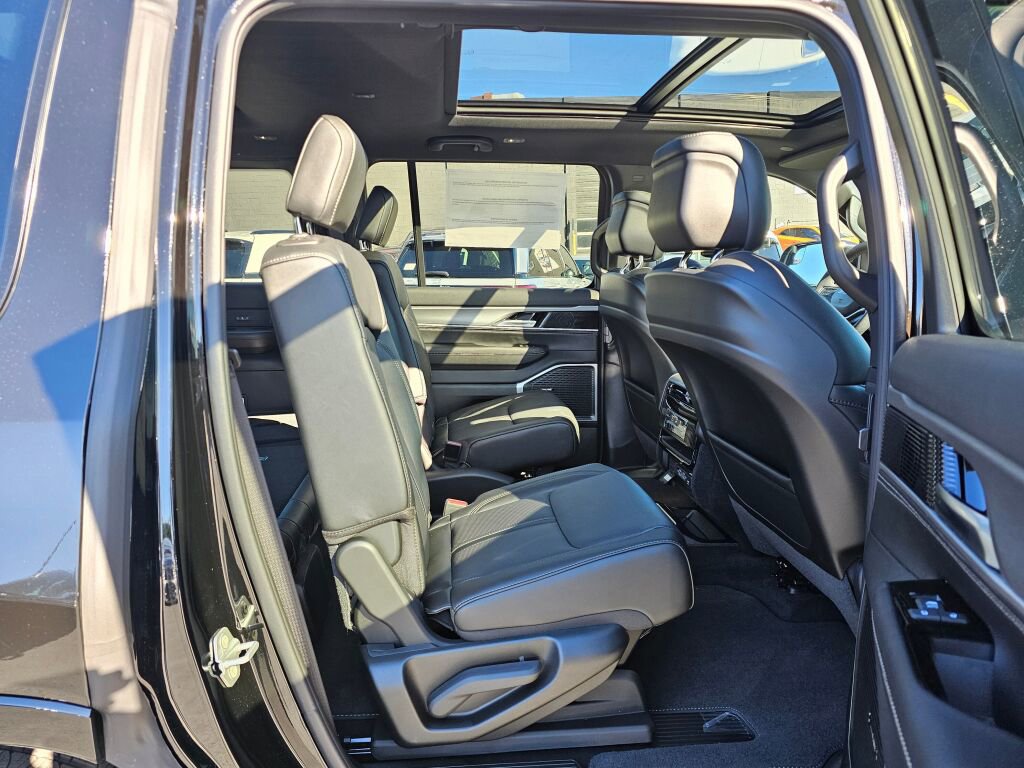 New 2025 Jeep Wagoneer Series II image 13