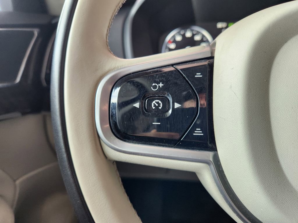 Used 2018 Volvo XC90 T6 Momentum w/ Convenience Package AWD/4WD image 29