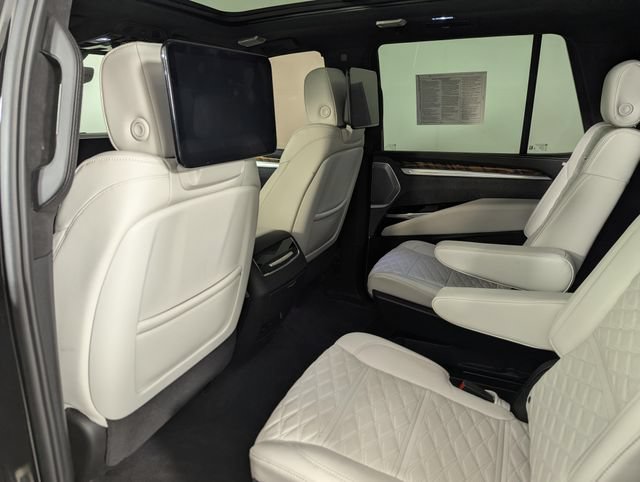 Used 2025 Cadillac Escalade Sport Platinum w/ LPO, Floor Liner Package AWD/4WD image 17