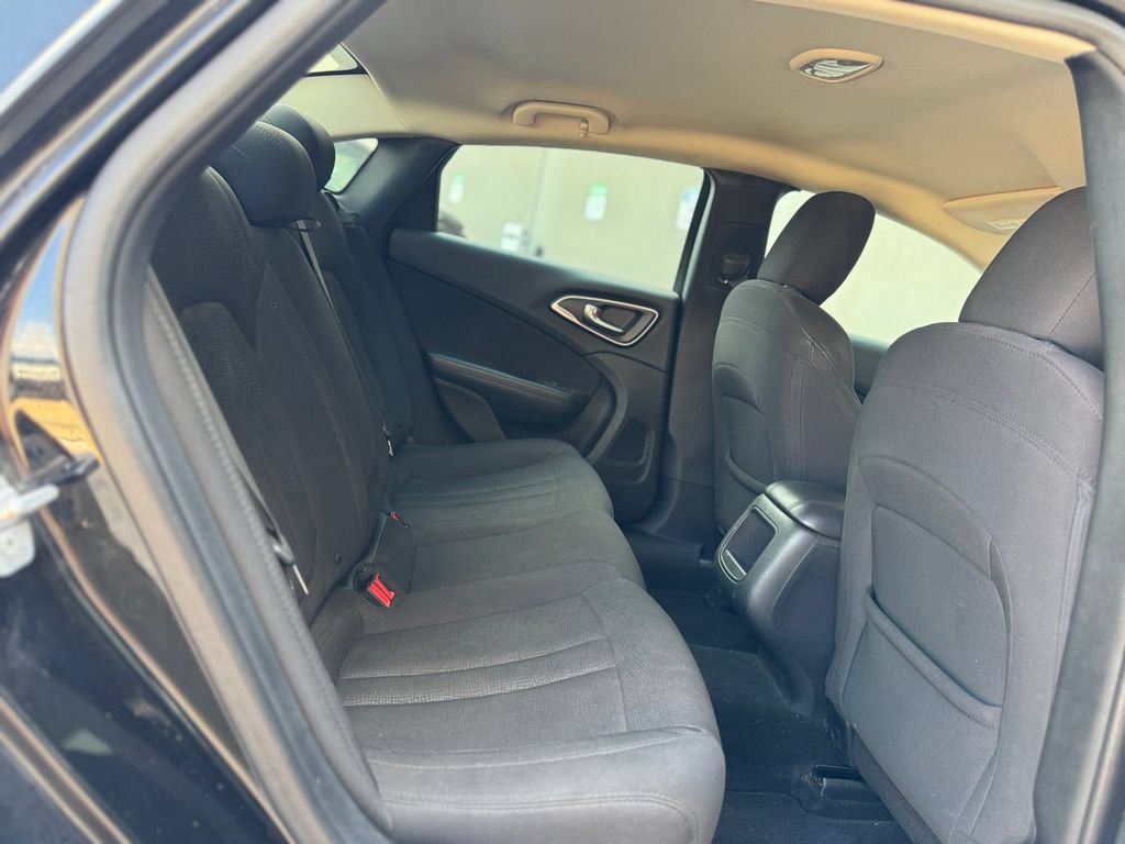 Used 2015 Chrysler 200 Limited FWD image 30