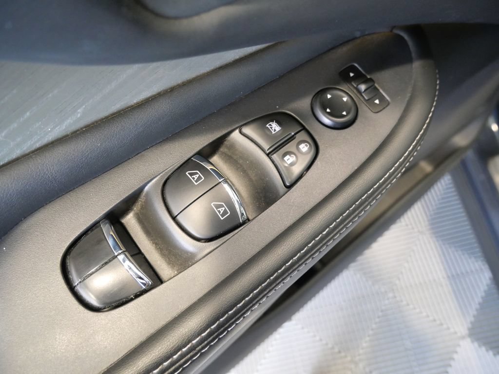 Used 2018 Nissan Murano SL w/ Moonroof Package AWD/4WD image 16