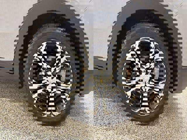 Used 2020 Chevrolet Bolt Premier w/ Infotainment Package image 35