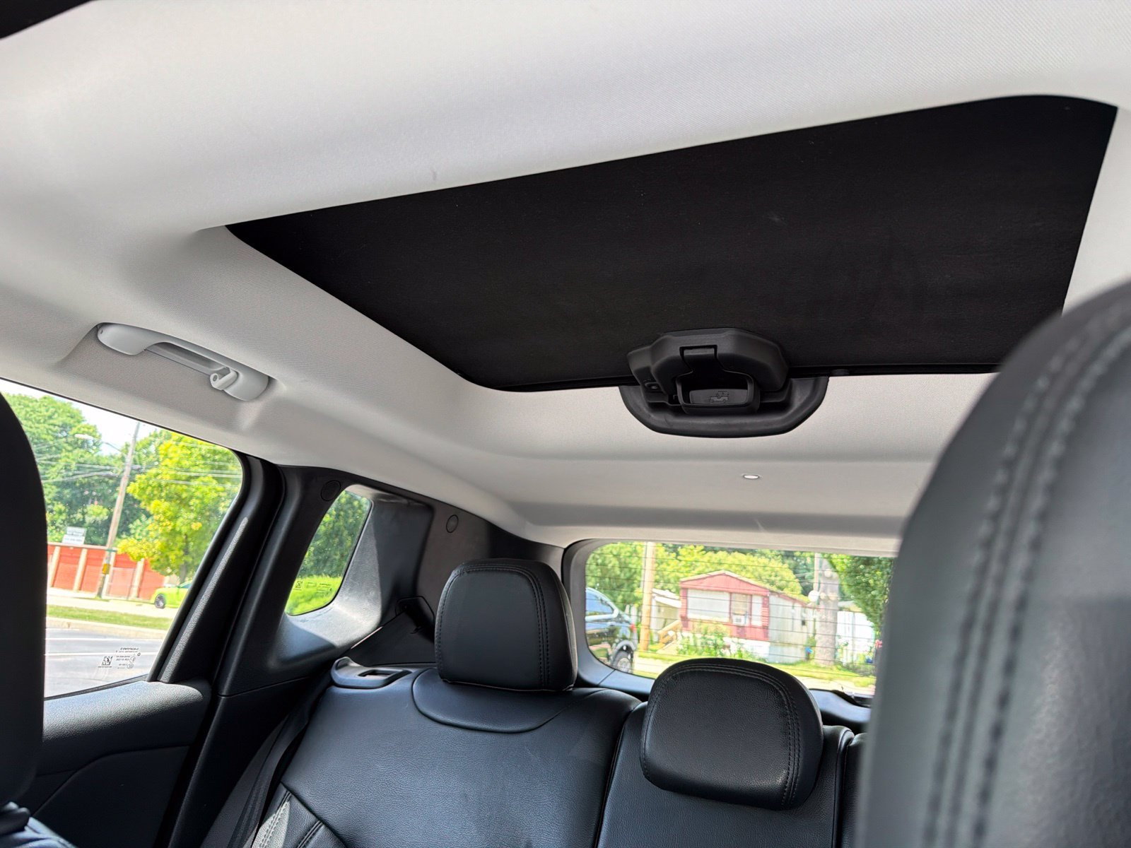 Used 2016 Jeep Renegade Latitude AWD/4WD image 25