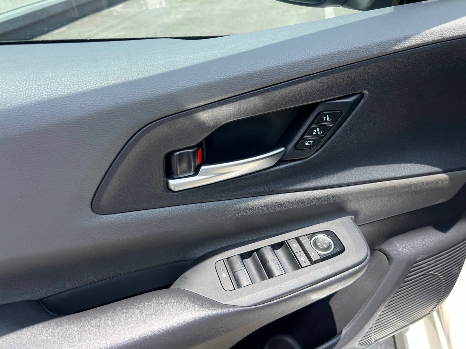 Used 2025 Toyota Prius Limited FWD image 27