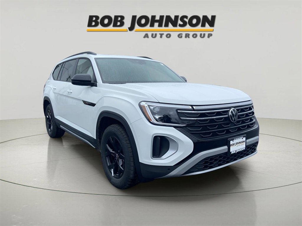 New 2025 Volkswagen Atlas Peak Edition SE