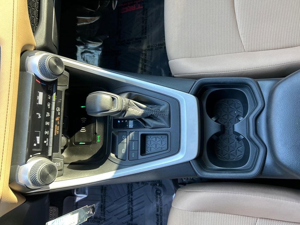 Used 2021 Toyota RAV4 LE image 15