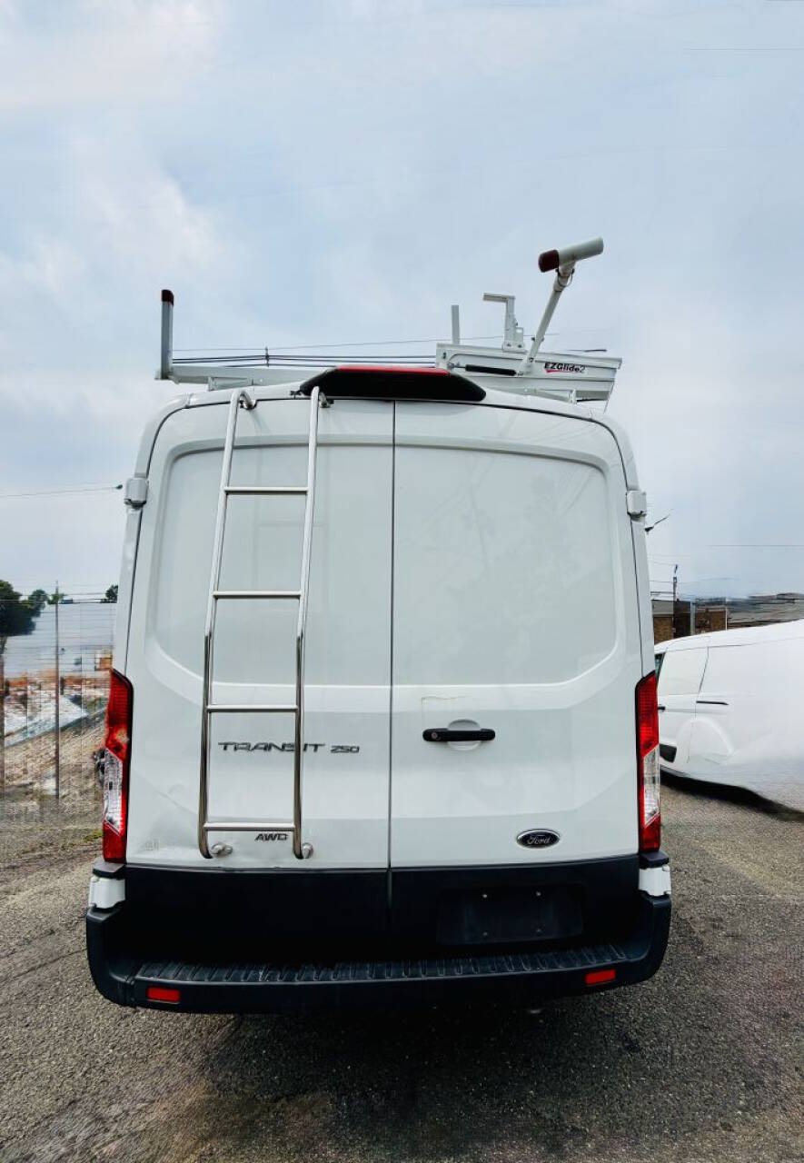 Used 2023 Ford Transit 250 Medium Roof AWD w/ Load Area Protection Package image 11