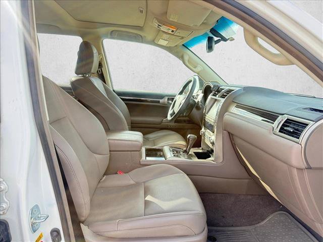 Used 2019 Lexus GX 460 w/ Preferred Accessory Package AWD/4WD image 17