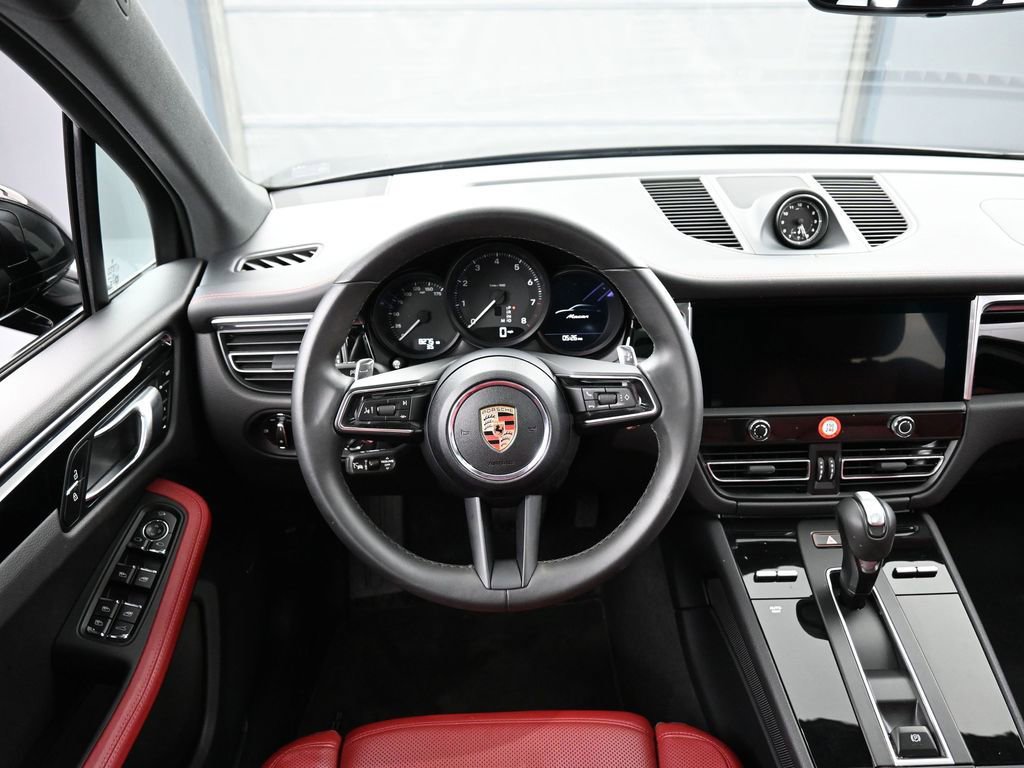 Certified 2025 Porsche Macan image 18