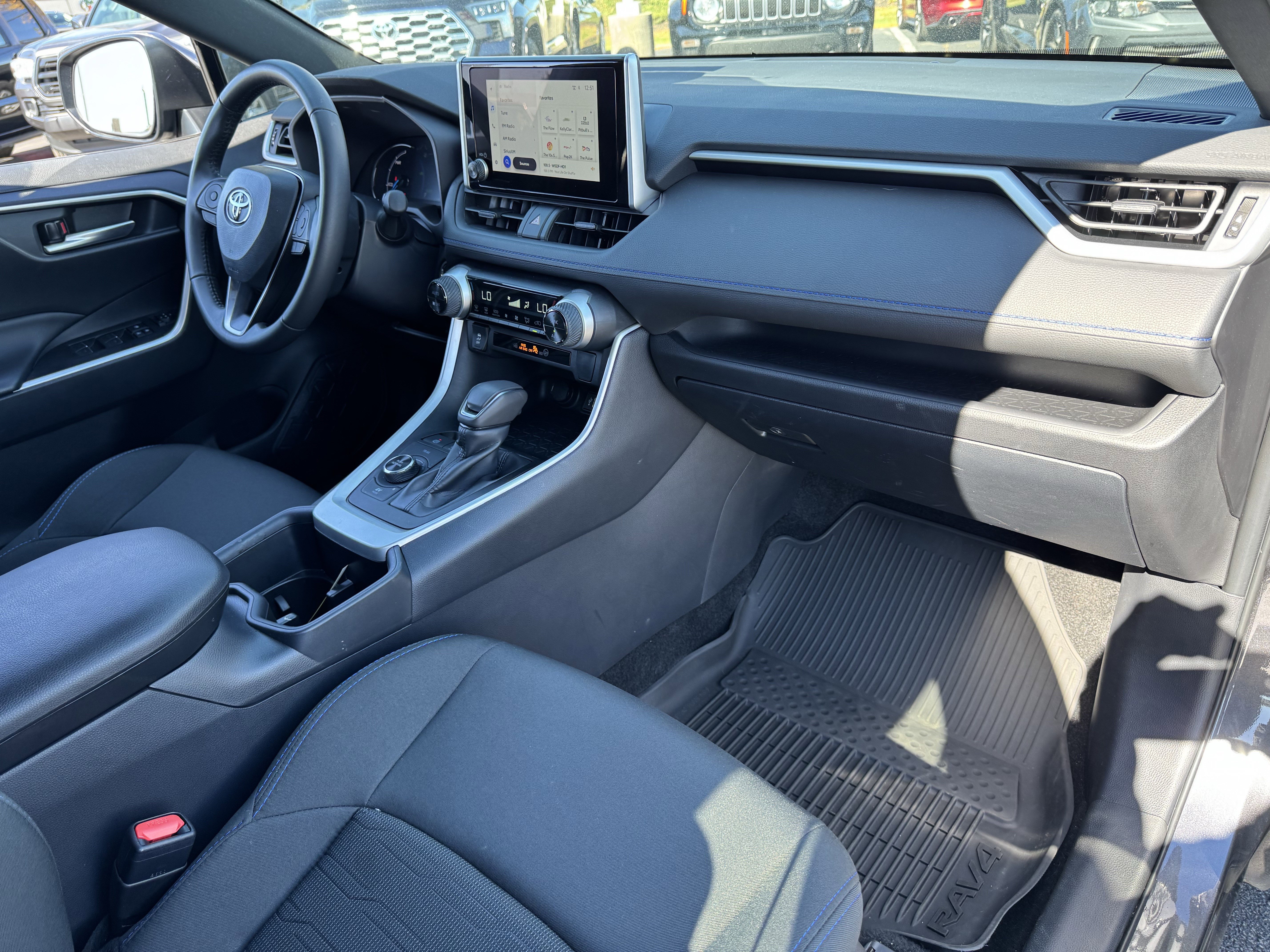 Used 2025 Toyota RAV4 SE image 36