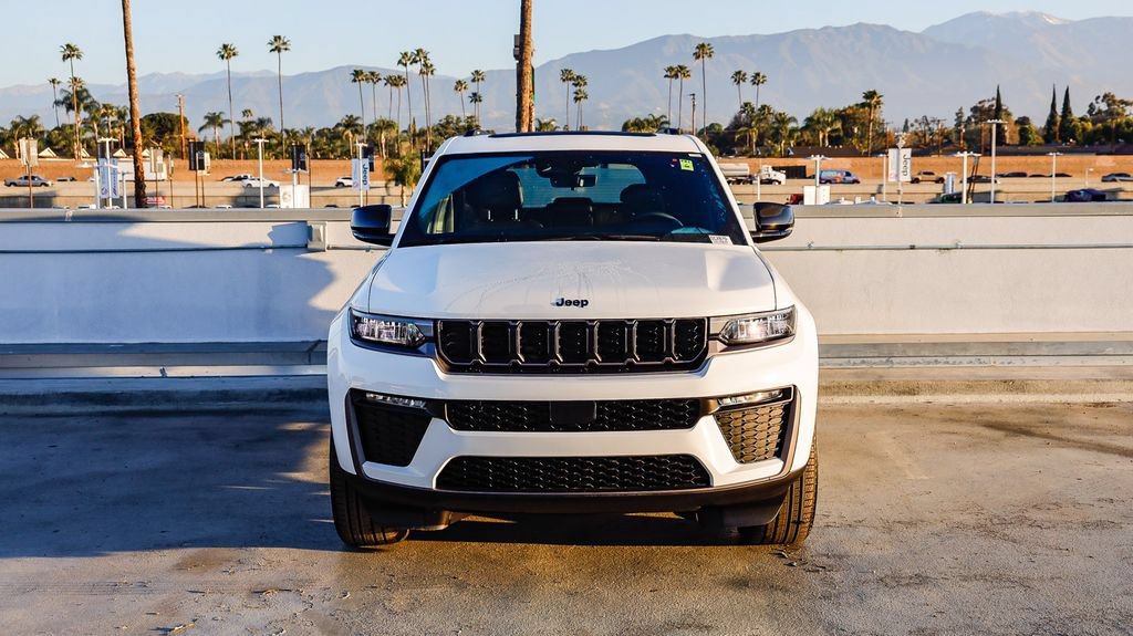 New 2026 Jeep Grand Cherokee Limited w/ Limited Altitude Package AWD/4WD image 3