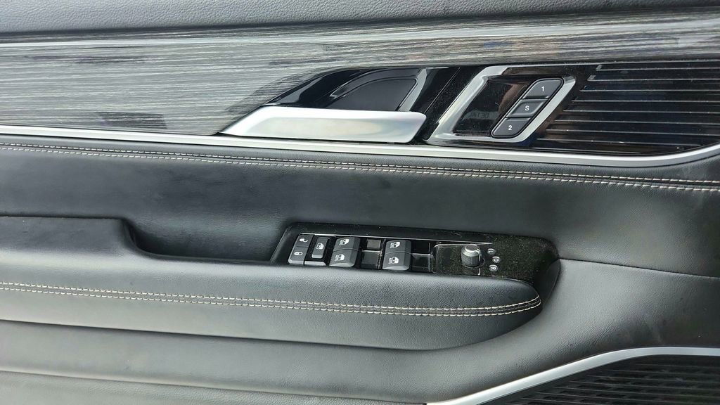 Used 2022 Jeep Wagoneer Series II AWD/4WD image 31