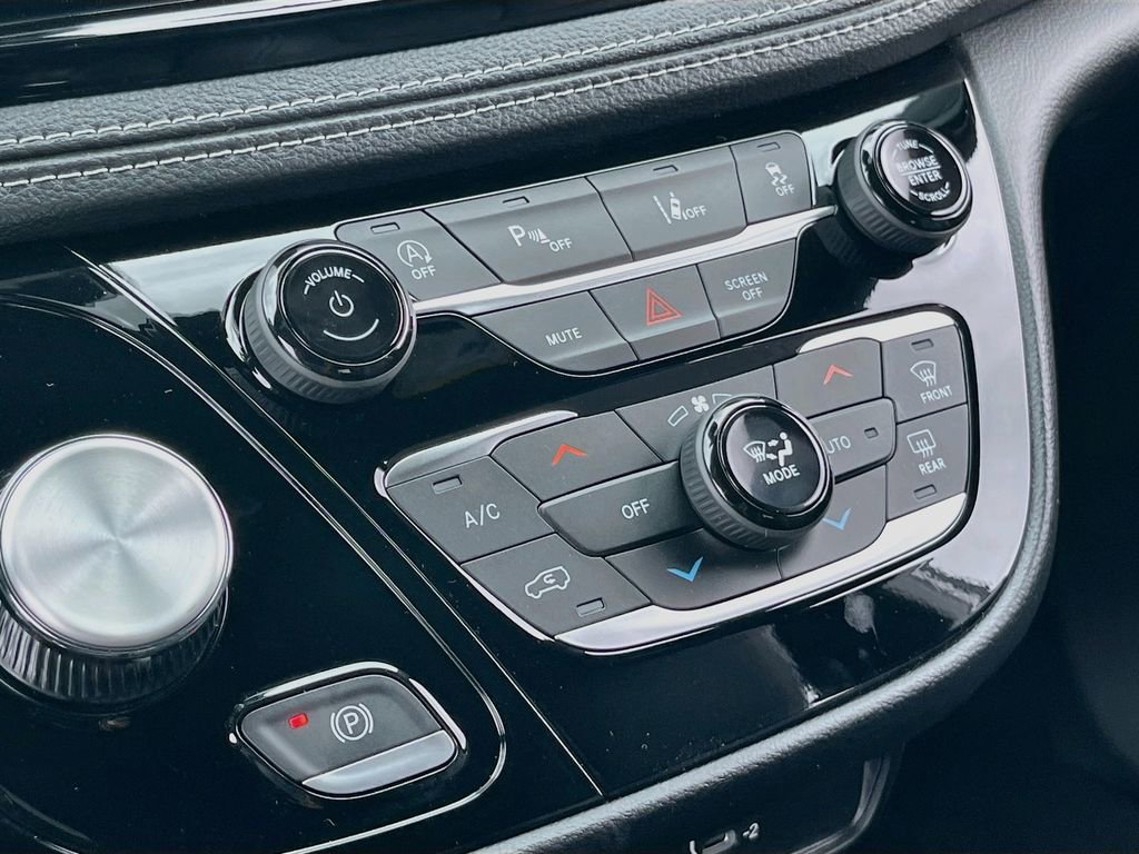 New 2027 Chrysler Pacifica Select FWD image 14