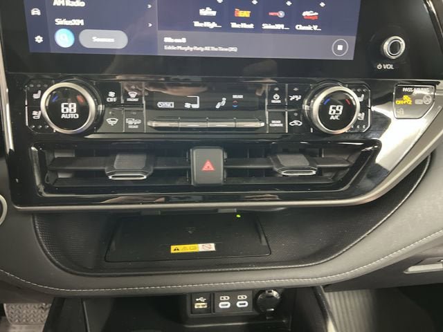 Used 2024 Toyota Highlander Limited image 17