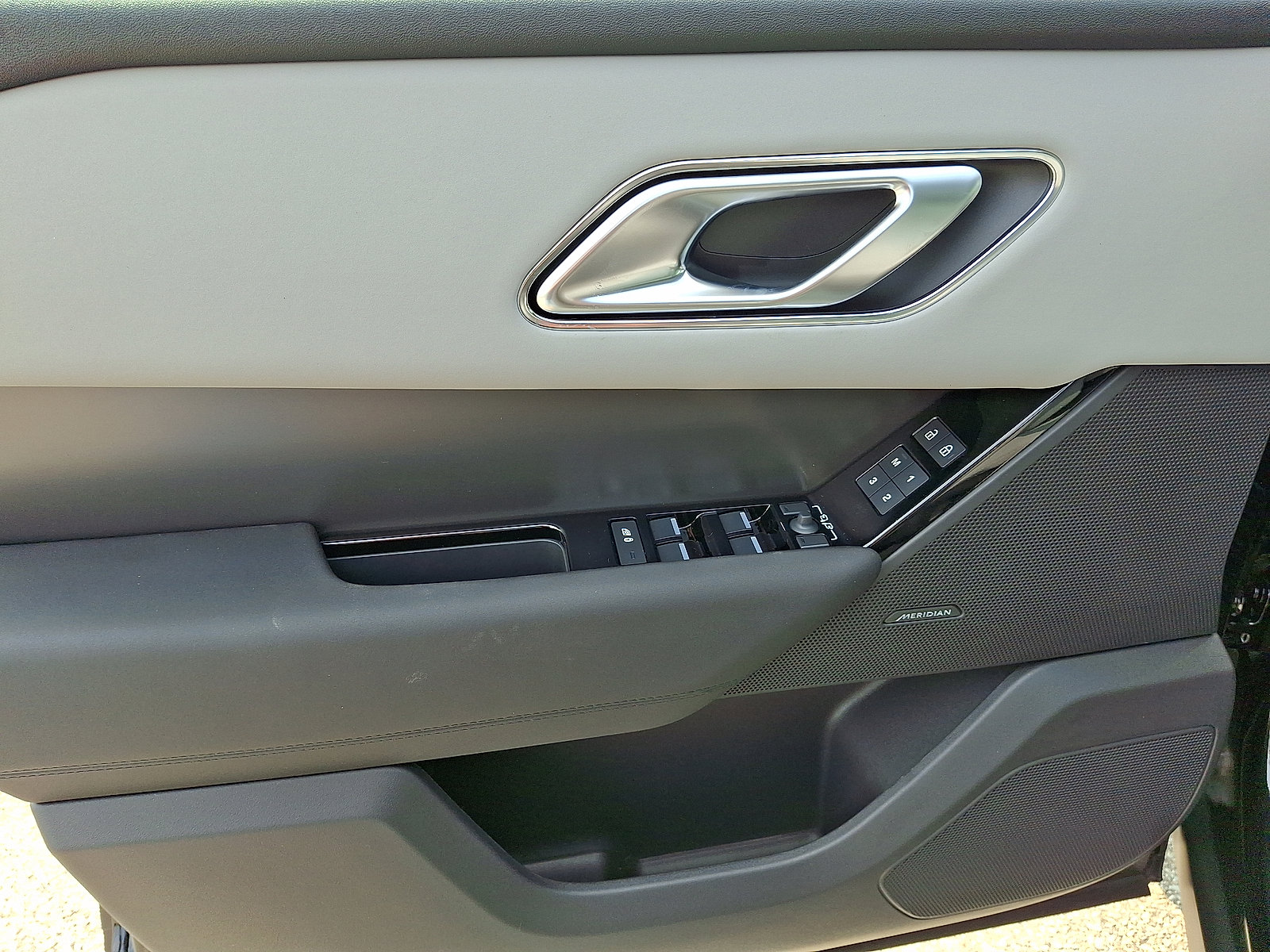 New 2026 Land Rover Range Rover Velar S image 5