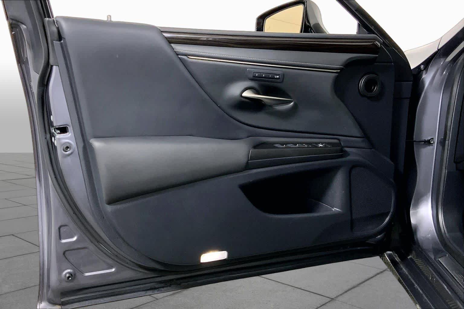 Used 2019 Lexus ES 350 w/ Premium Package FWD image 22