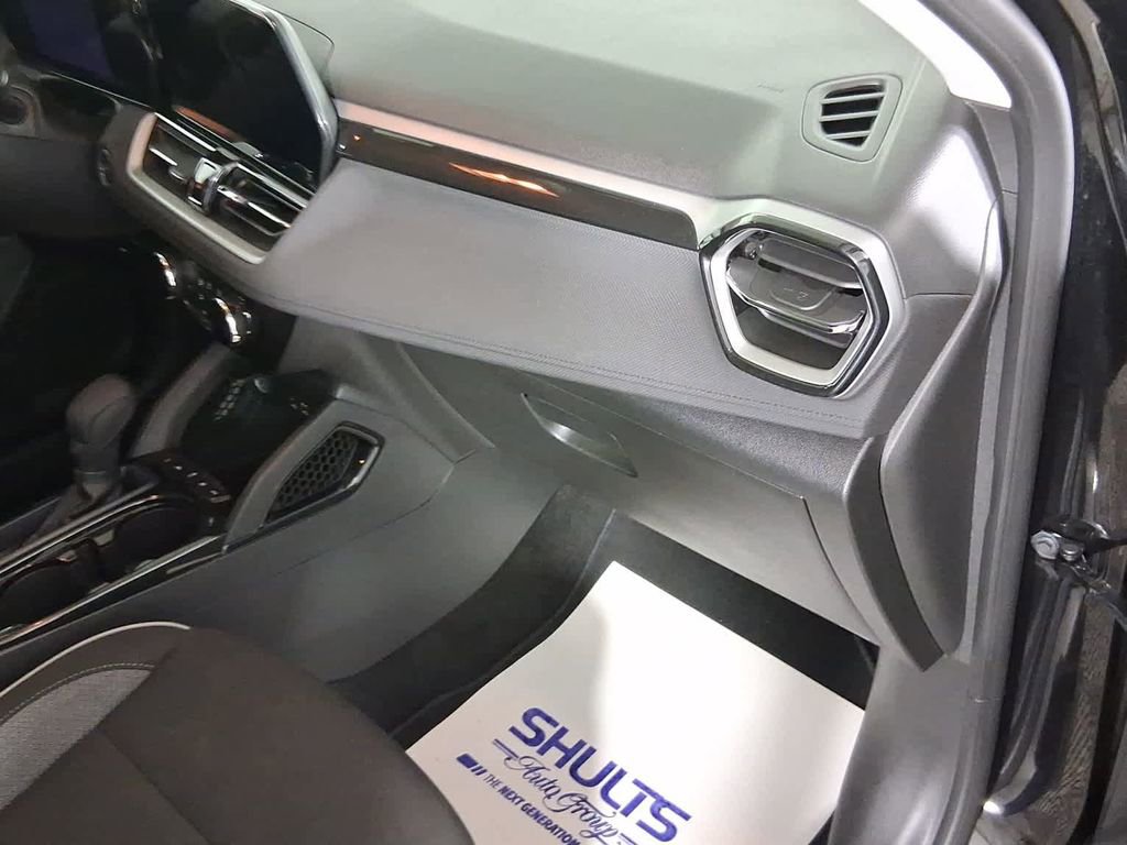 Used 2025 Chevrolet TrailBlazer LT image 27