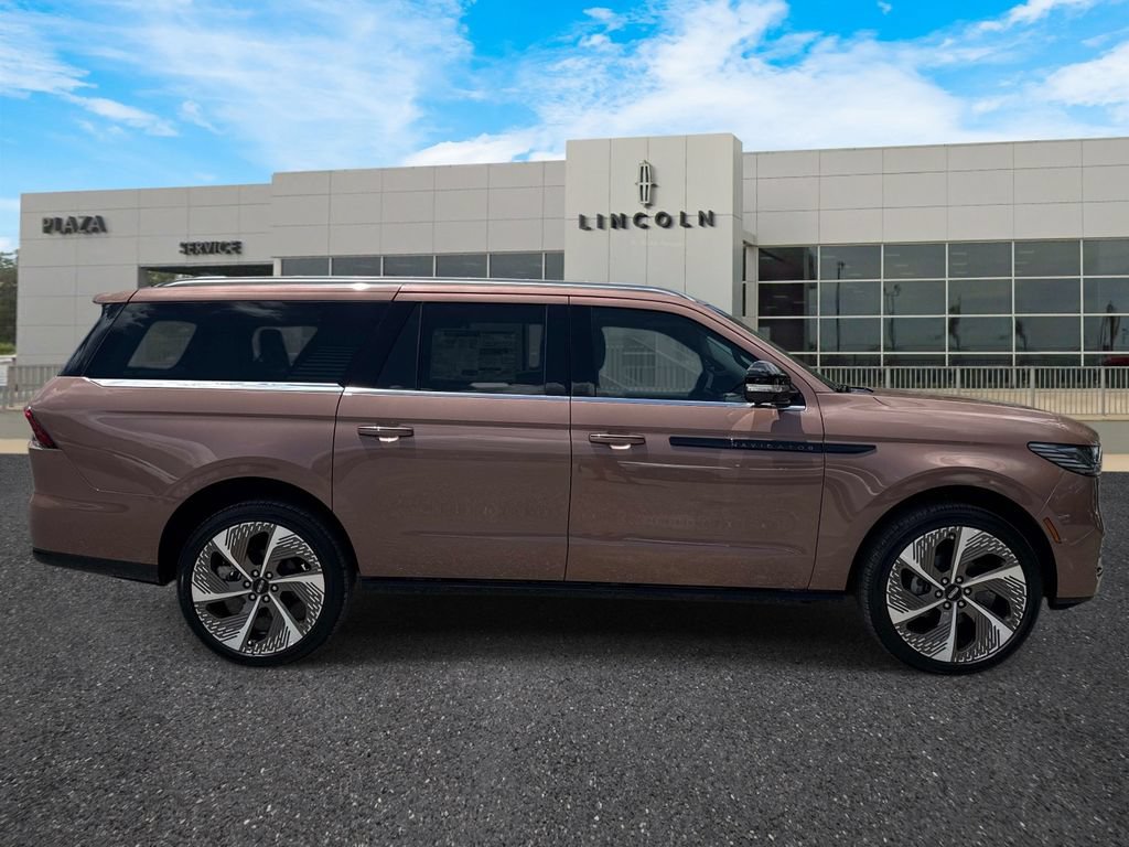 New 2026 Lincoln Navigator L Black Label AWD/4WD image 2