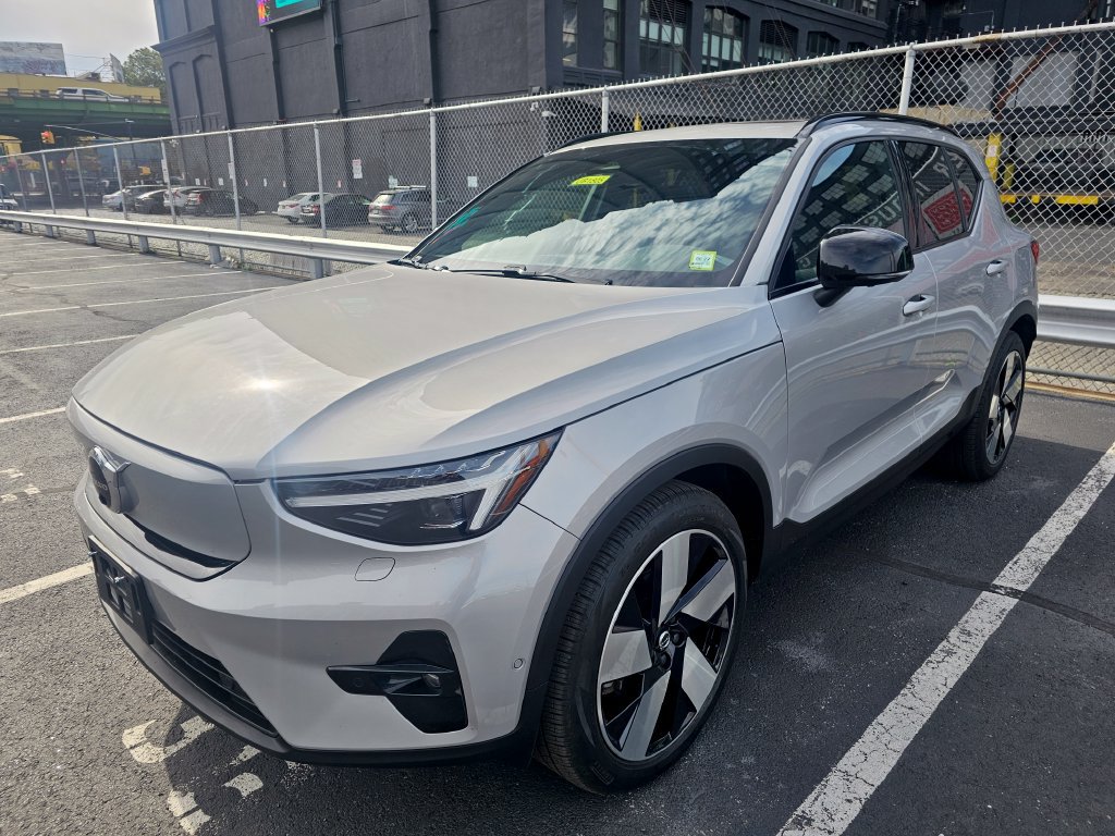Certified 2023 Volvo XC40 Recharge Ultimate AWD/4WD image 1