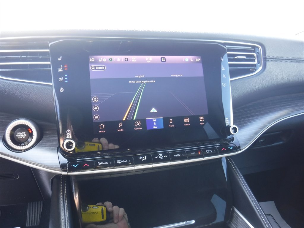 Used 2023 Jeep Wagoneer L Series II image 22