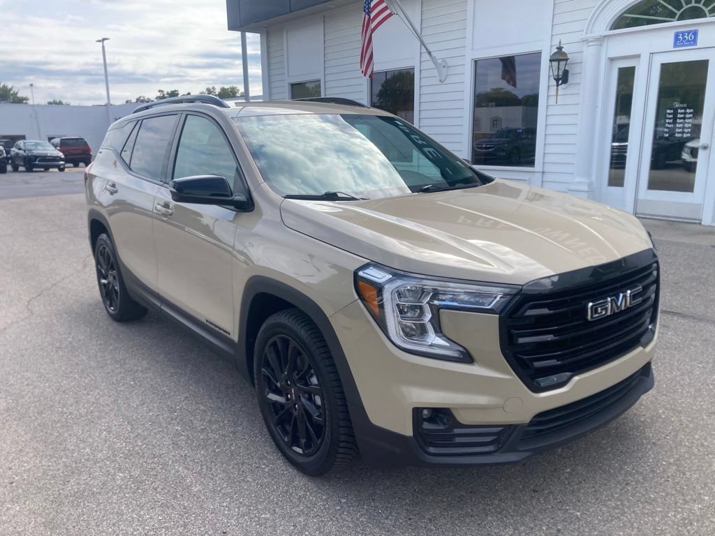 Certified 2023 GMC Terrain SLT w/ Elevation Edition FWD image 3
