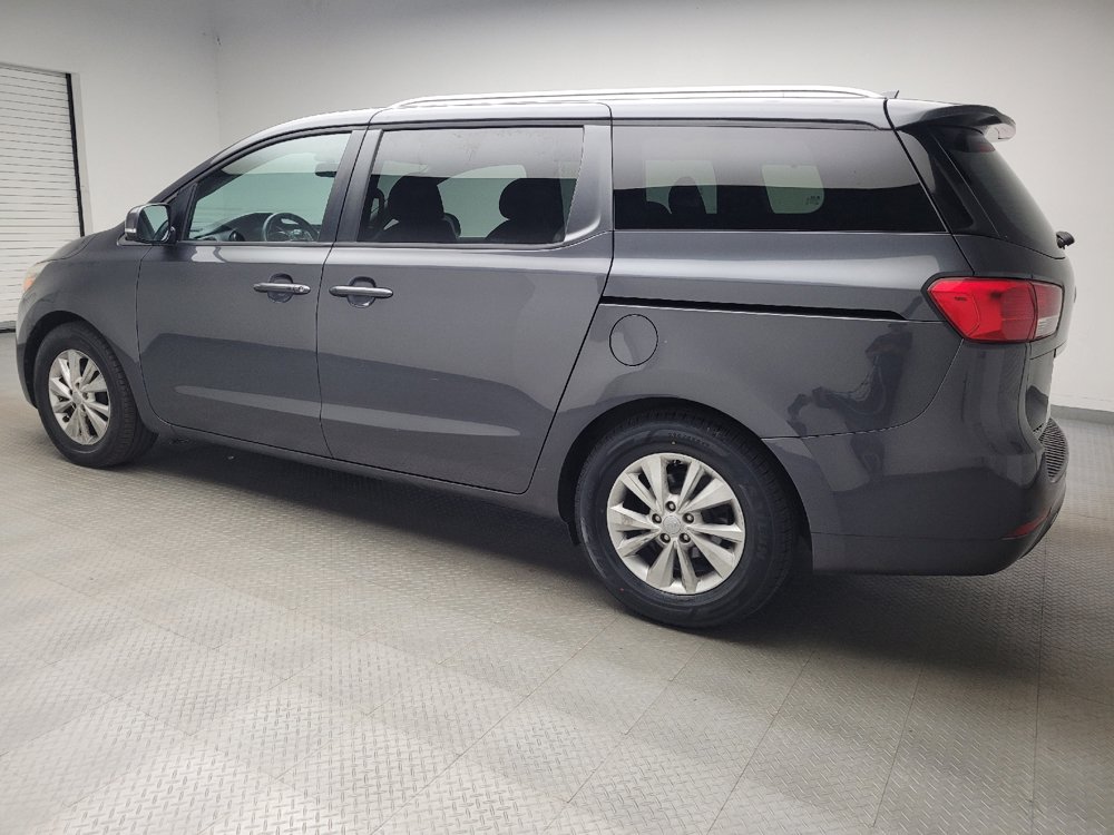 Used 2017 Kia Sedona LX w/ LX Essentials Premium Package FWD image 3