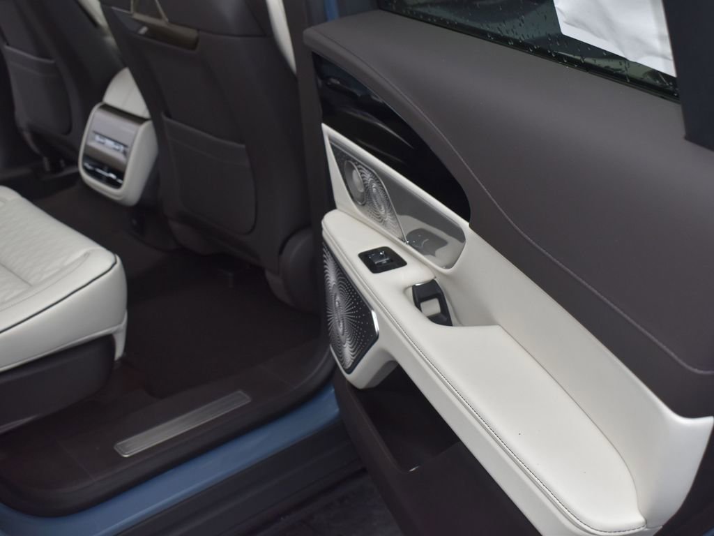 New 2026 Lincoln Nautilus Black Label image 15