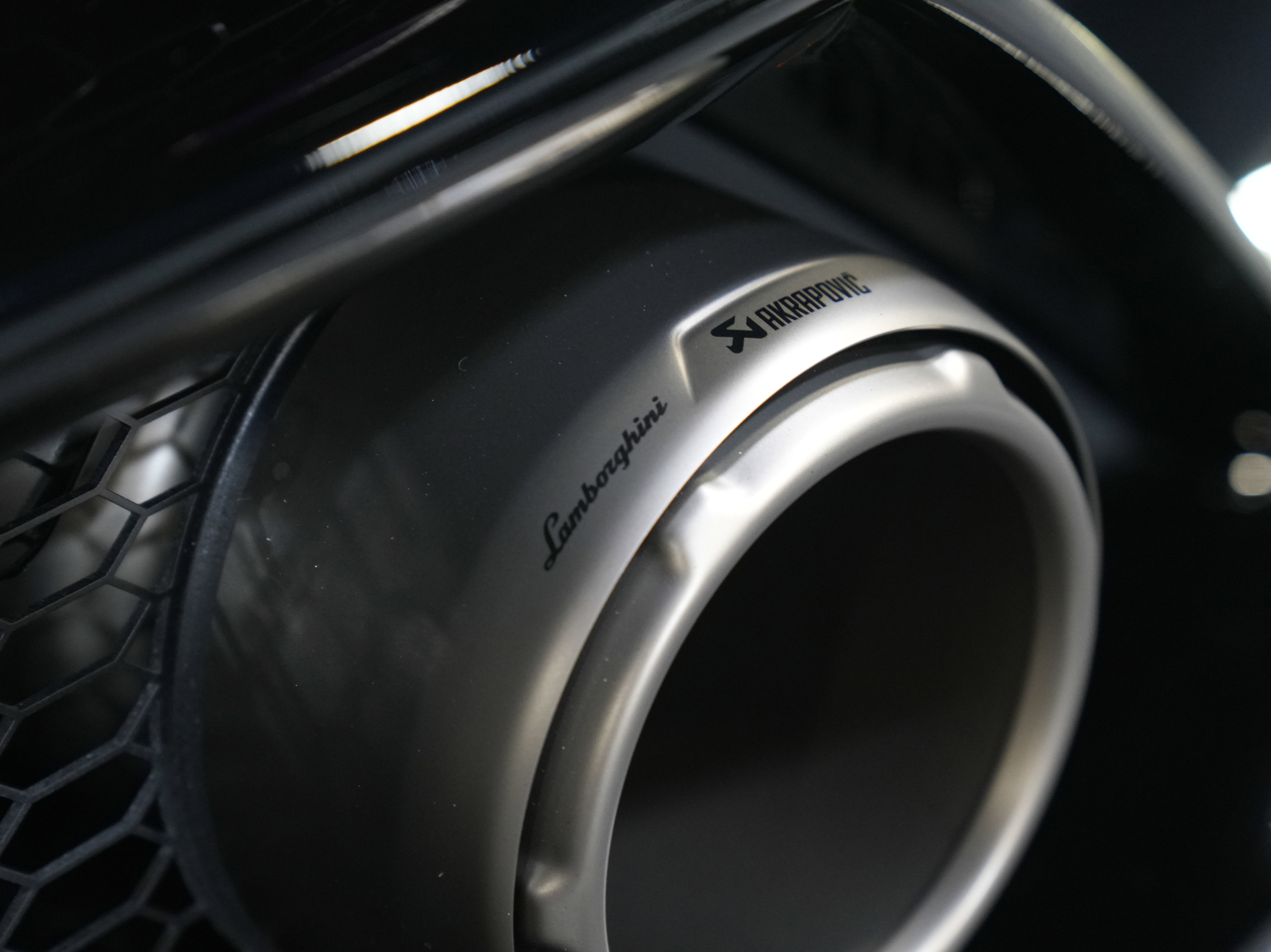 Used 2024 Lamborghini Huracan EVO image 25