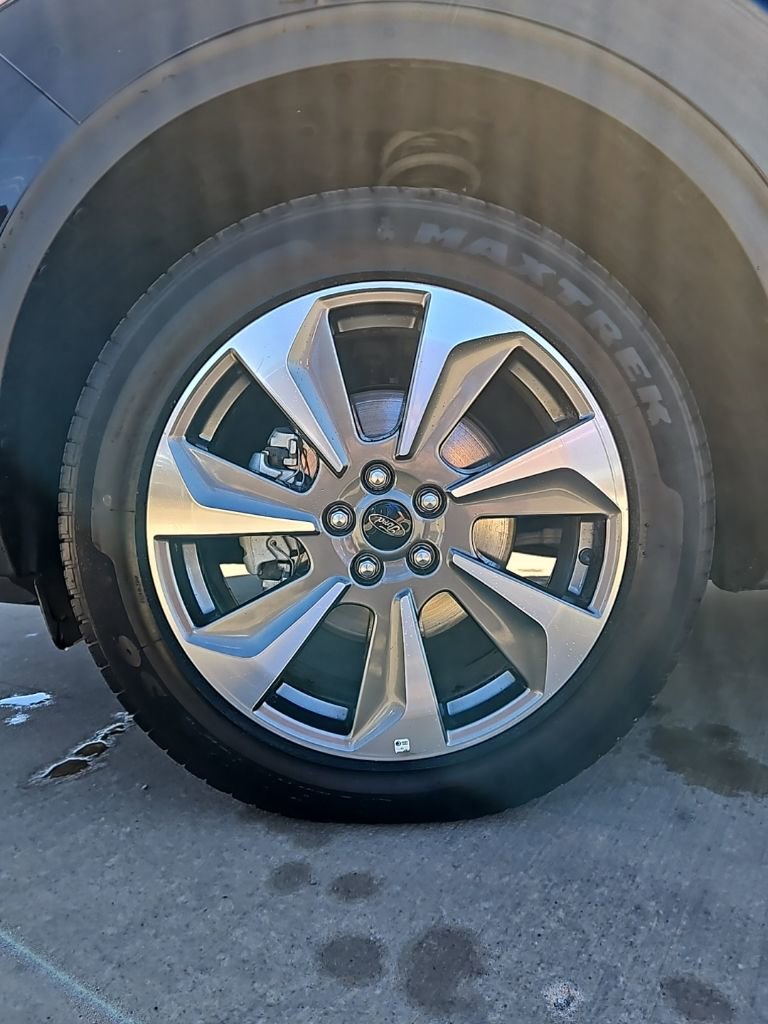 Used 2025 Ford Escape Platinum image 9