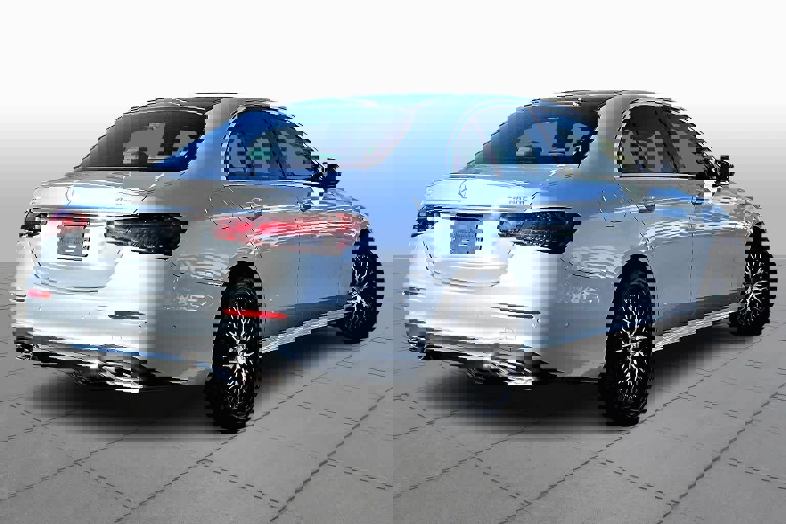 Used 2022 Mercedes-Benz E 350 4MATIC Sedan w/ Driver Assistance Package image 13