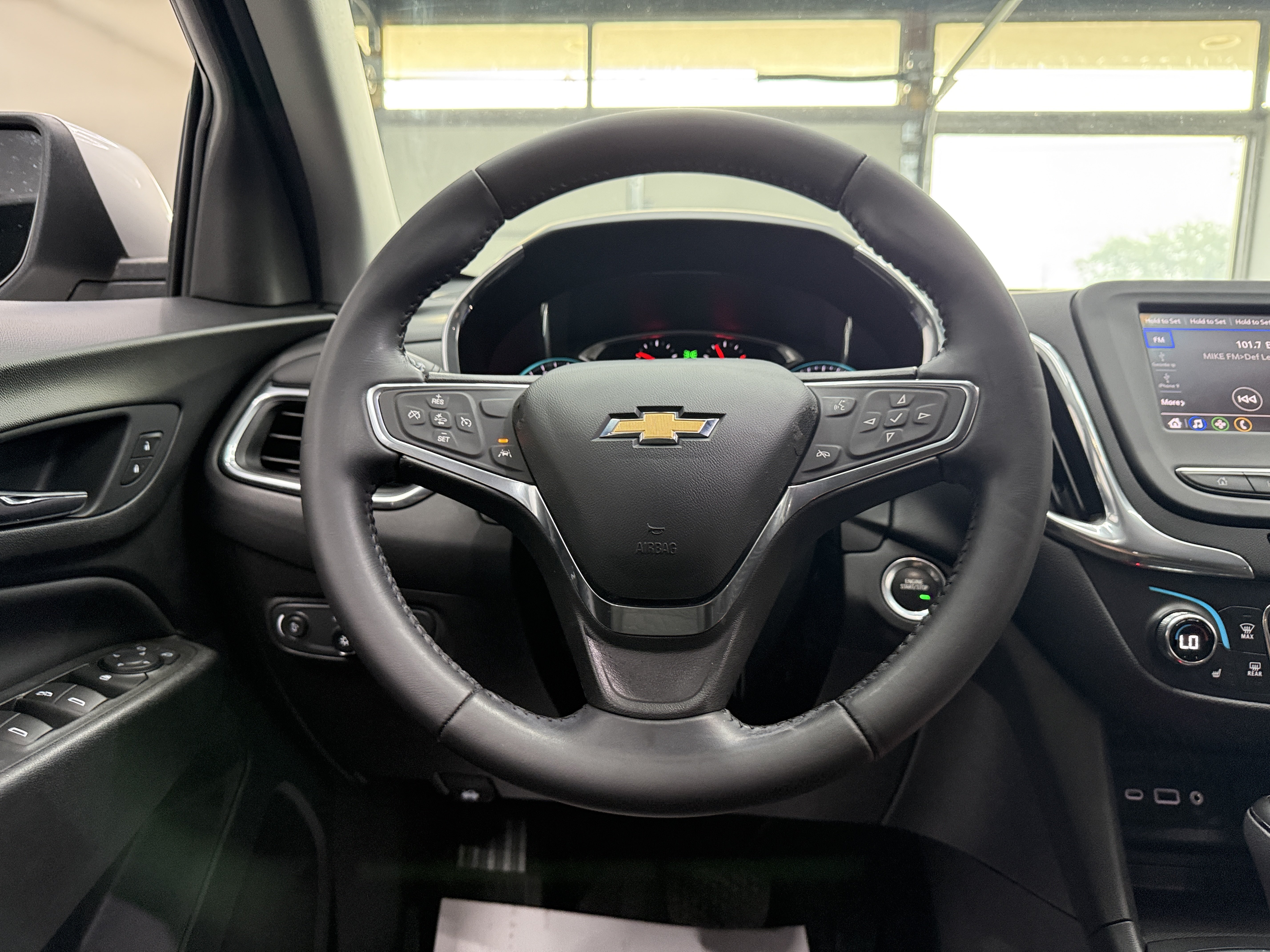 Used 2020 Chevrolet Equinox LT w/ Driver Convenience Package AWD/4WD image 12