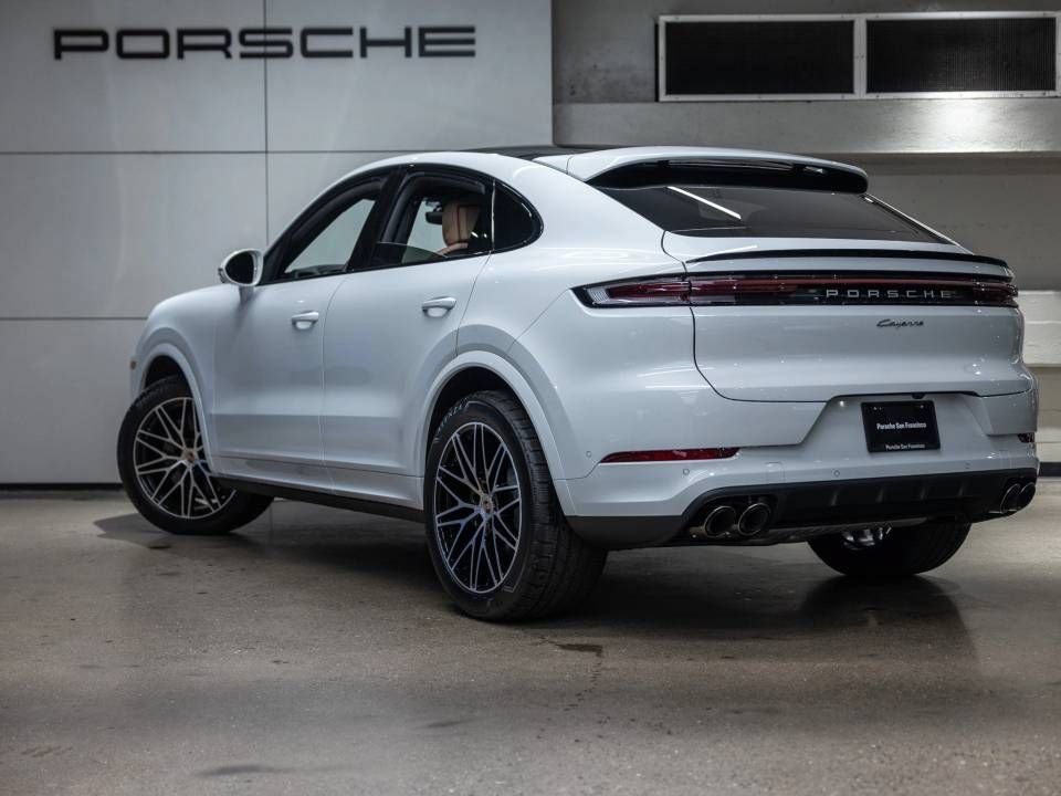 Certified 2026 Porsche Cayenne Coupe AWD/4WD image 3