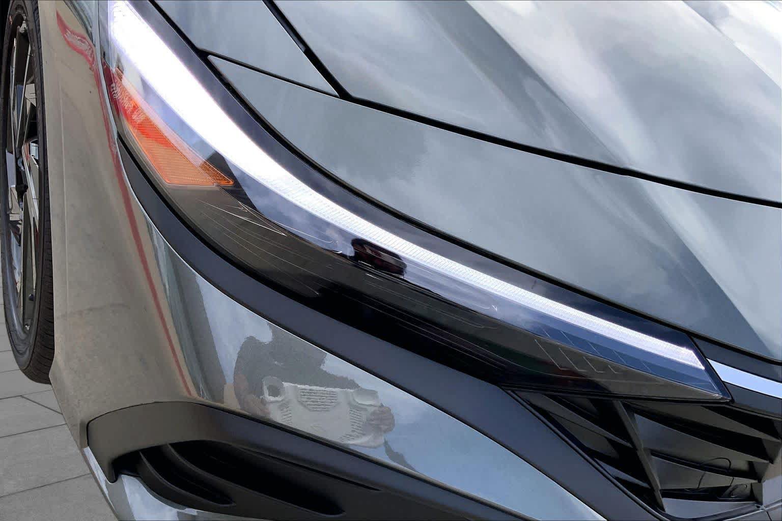 New 2026 Hyundai Elantra Hybrid FWD image 13