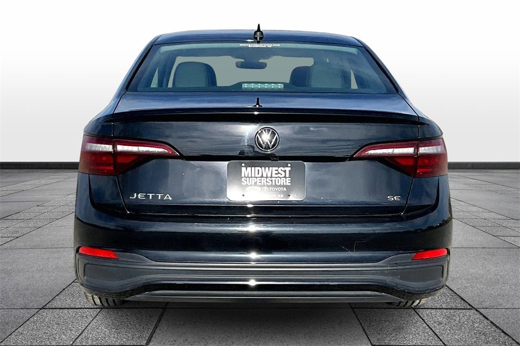 Used 2024 Volkswagen Jetta SE image 4