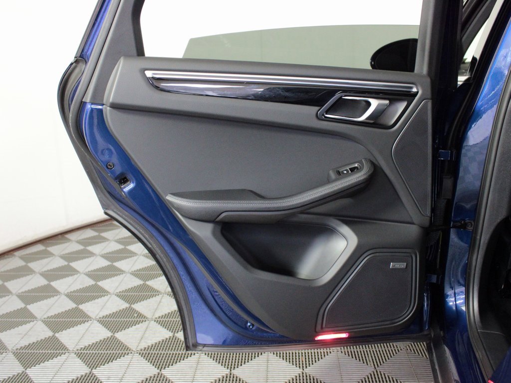 Used 2022 Porsche Macan w/ Premium Package Plus image 33