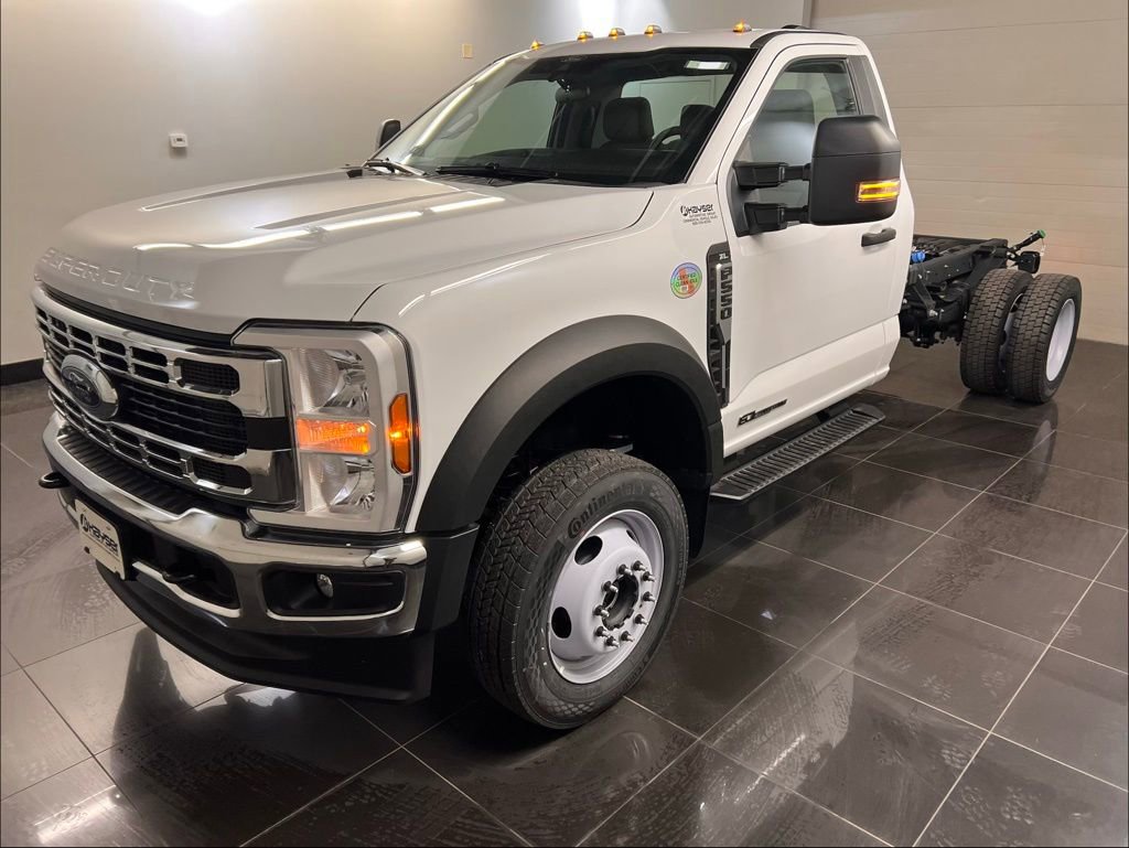 New 2025 Ford F550 4x4 Regular Cab Super Duty image 3