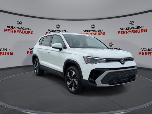 New 2026 Volkswagen Taos SE AWD/4WD image 2