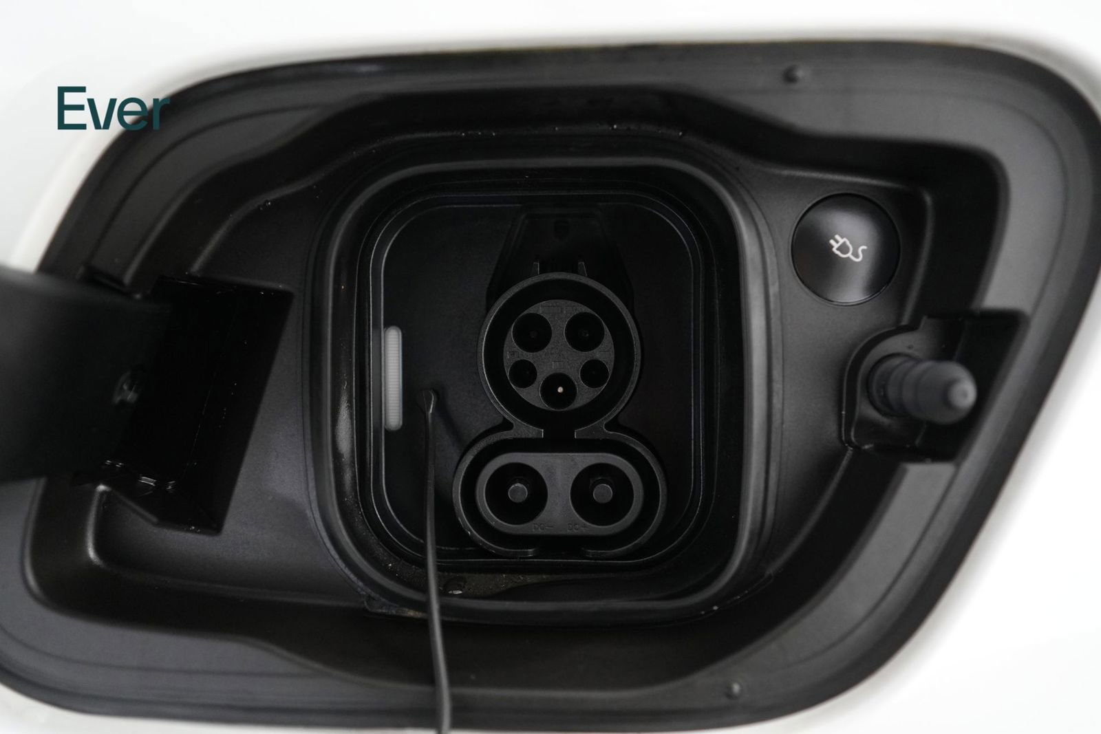 Used 2023 Volvo XC40 Recharge Plus w/ Protection Package Premier AWD/4WD image 10