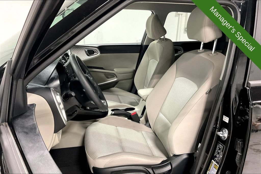 Used 2025 Kia Soul LX w/ LX Technology Package FWD image 31