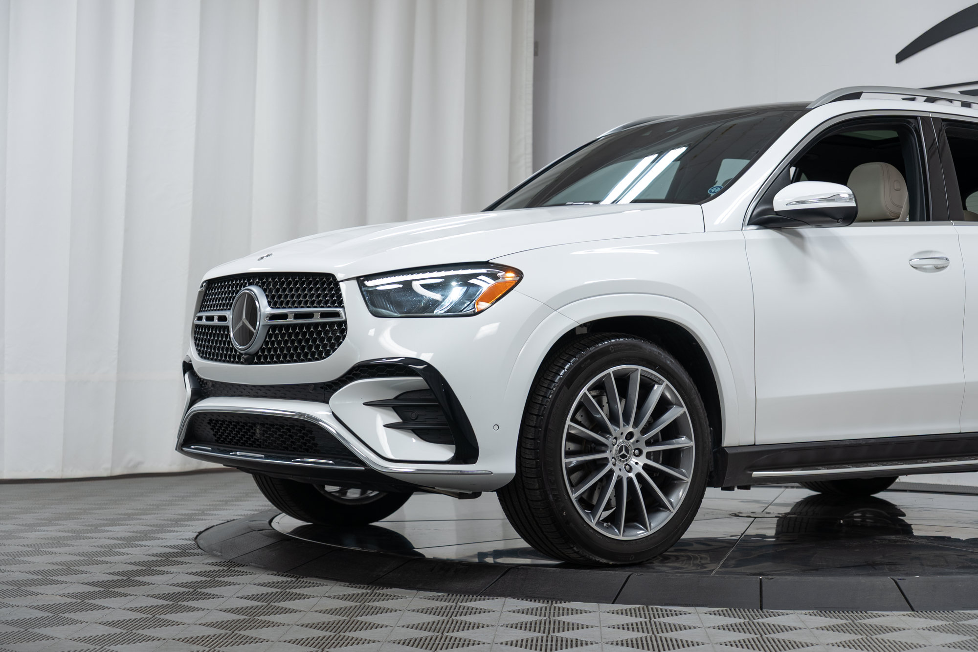 Used 2024 Mercedes-Benz GLE 450 4MATIC image 25